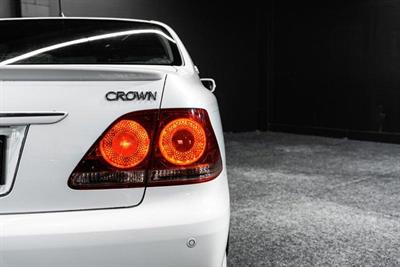 2004 Toyota Crown - Thumbnail