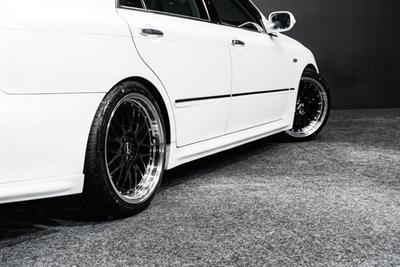 2004 Toyota Crown - Thumbnail