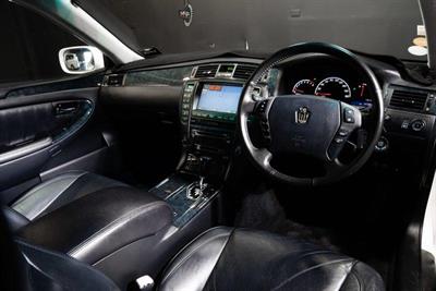 2004 Toyota Crown - Thumbnail