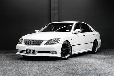 2004 Toyota Crown - Thumbnail