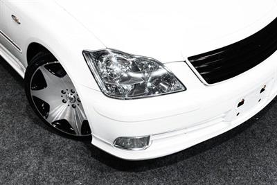 2004 Toyota Crown - Thumbnail