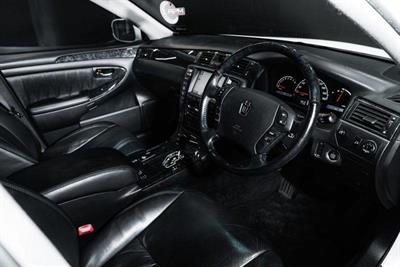 2004 Toyota Crown - Thumbnail