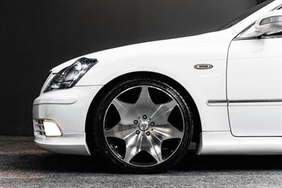 2004 Toyota Crown - Thumbnail