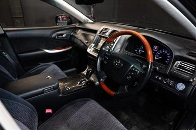2010 Toyota Crown - Thumbnail