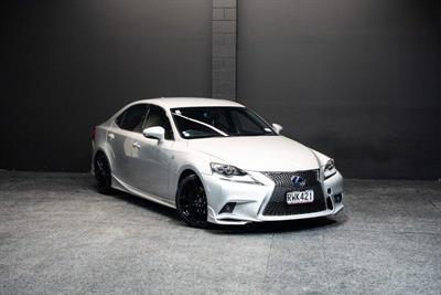 2014 Lexus IS 300h - Thumbnail