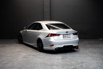 2014 Lexus IS 300h - Thumbnail