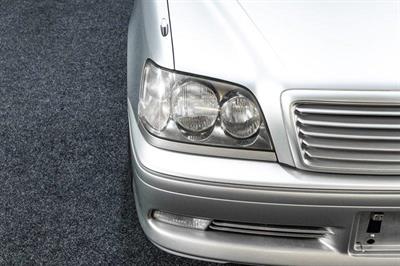 2002 Toyota Crown - Thumbnail