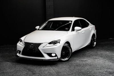 2013 Lexus IS 300h