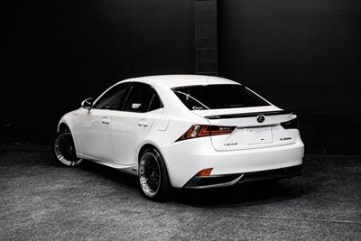 2013 Lexus IS300H - Thumbnail