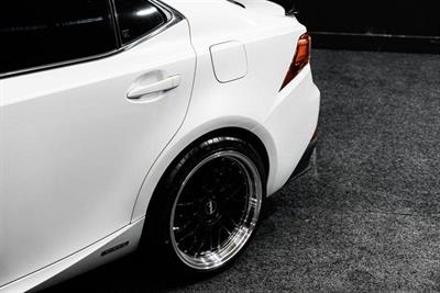 2013 Lexus IS300H - Thumbnail