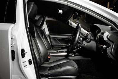 2013 Lexus IS300H - Thumbnail