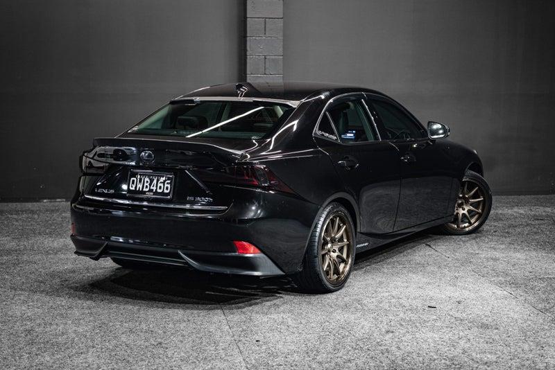 2015 Lexus IS 300h