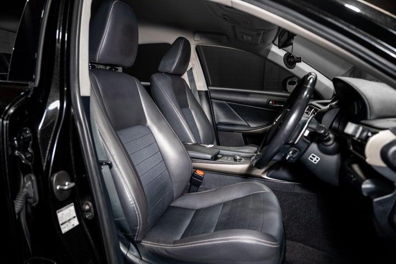 2015 Lexus IS 300h