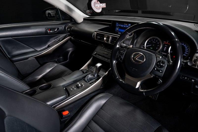 2015 Lexus IS 300h