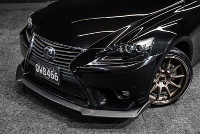 2015 Lexus IS 300h - Thumbnail