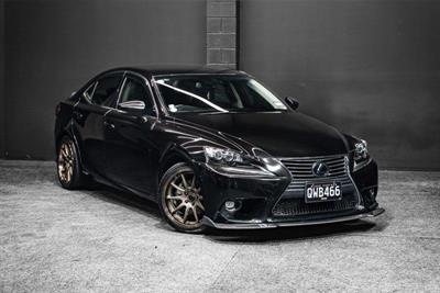 2015 Lexus IS 300h - Thumbnail