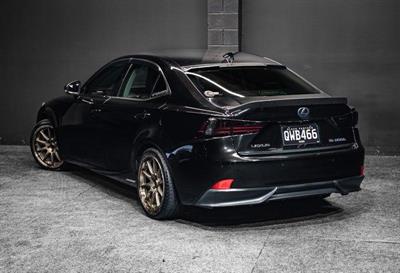 2015 Lexus IS 300h - Thumbnail