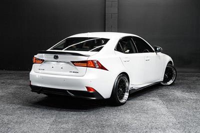 2013 Lexus IS 300h - Thumbnail