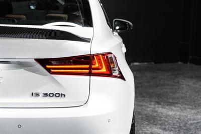 2013 Lexus IS 300h - Thumbnail
