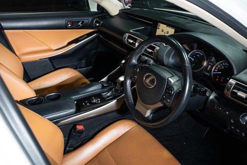2013 Lexus IS 300h