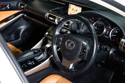 2013 Lexus IS 300h - Thumbnail