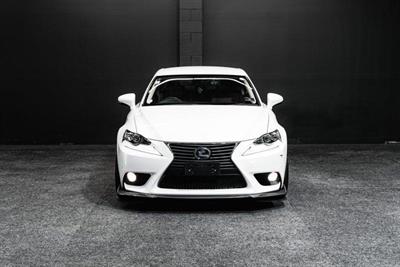 2013 Lexus IS 300h - Thumbnail