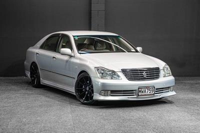 2004 Toyota Crown - Thumbnail