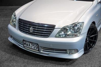 2004 Toyota Crown - Thumbnail