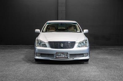 2004 Toyota Crown - Thumbnail