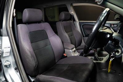 2000 Toyota Caldina - Thumbnail
