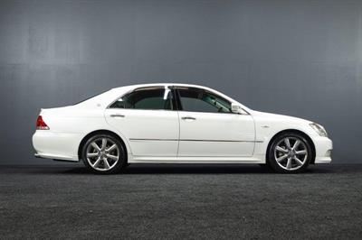 2004 Toyota Crown - Thumbnail