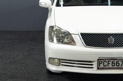 2004 Toyota Crown - Thumbnail