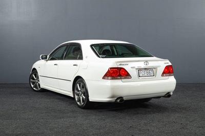 2004 Toyota Crown - Thumbnail