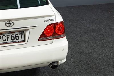2004 Toyota Crown - Thumbnail
