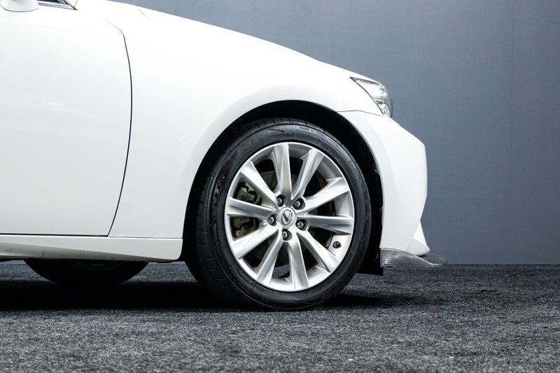 2015 Lexus IS 300h
