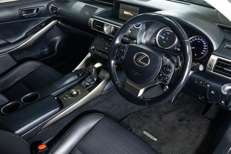 2015 Lexus IS 300h