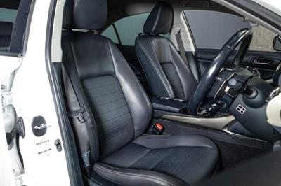 2015 Lexus IS 300h - Thumbnail