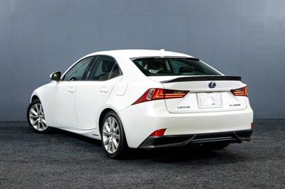 2015 Lexus IS 300h - Thumbnail
