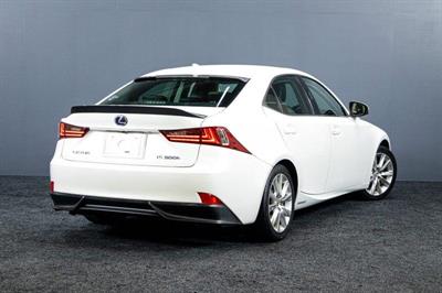 2015 Lexus IS 300h - Thumbnail