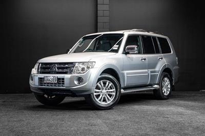 2012 Mitsubishi Pajero - Thumbnail