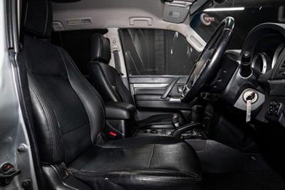 2012 Mitsubishi Pajero - Thumbnail