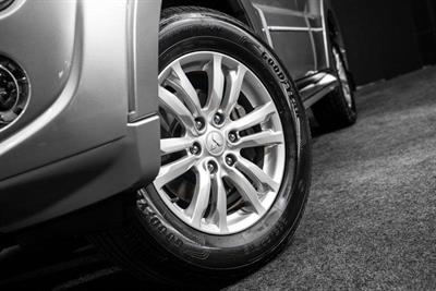 2012 Mitsubishi Pajero - Thumbnail