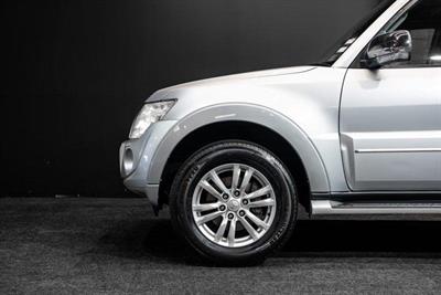 2012 Mitsubishi Pajero - Thumbnail