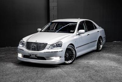 2004 Toyota Crown - Thumbnail