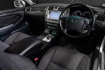 2004 Toyota Crown - Thumbnail