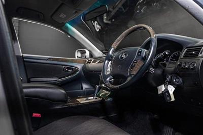 2004 Toyota Crown - Thumbnail