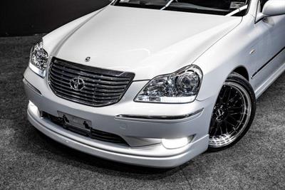 2004 Toyota Crown - Thumbnail