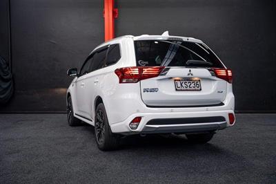 2018 Mitsubishi Outlander - Thumbnail