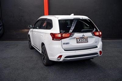 2018 Mitsubishi Outlander - Thumbnail