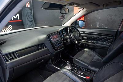 2018 Mitsubishi Outlander - Thumbnail